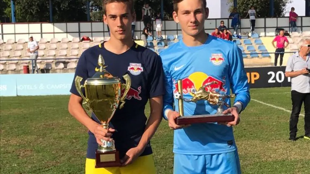 Útočník Antonín Svoboda a brankář Adam Stejskal