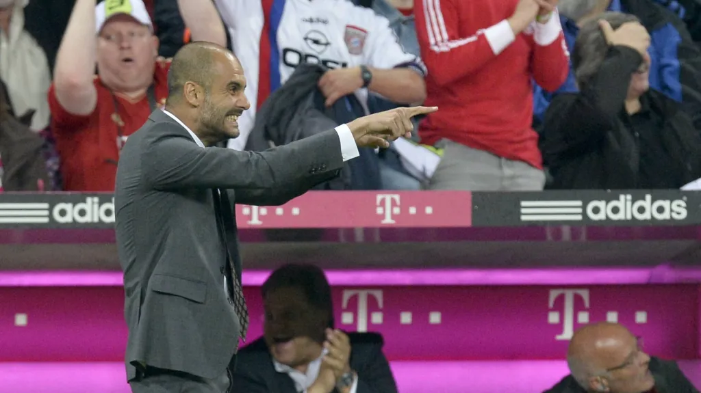 Radující se kouč Bayernu Guardiola