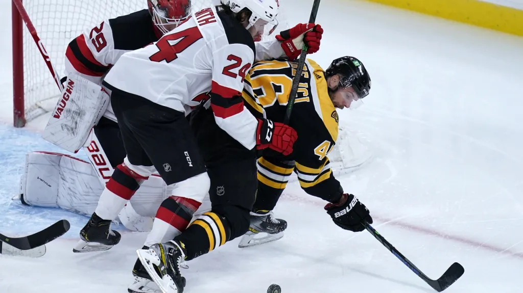 David Krejčí v utkání s New Jersey