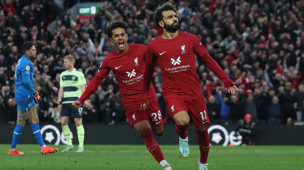 Mohamed Salah z Liverpoolu oslavuje gól v Premier League