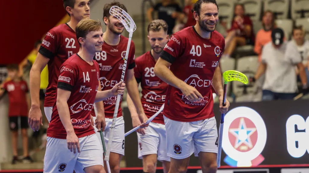 Florbalisté Sparty se radují z gólu