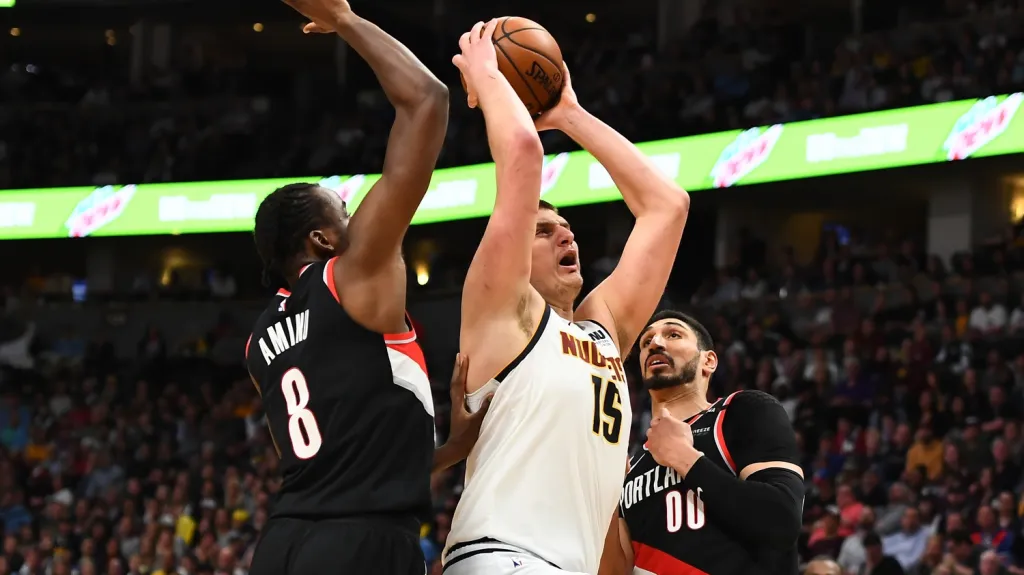 Nikola Jokič v utkání s Portlandem