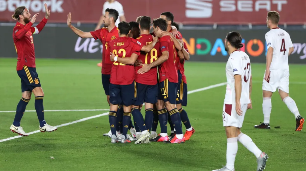Radost fotbalistů Španělska v duelu se Švýcarskem