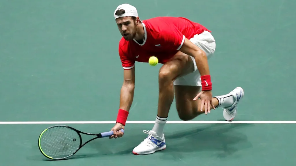 Karen Chačanov v zápase s Bornou Čoričem