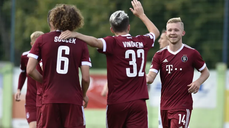 Slavící fotbalisté Sparty