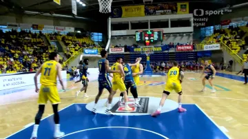 Diskvalifikující faul Vyorala v utkání s Opavou