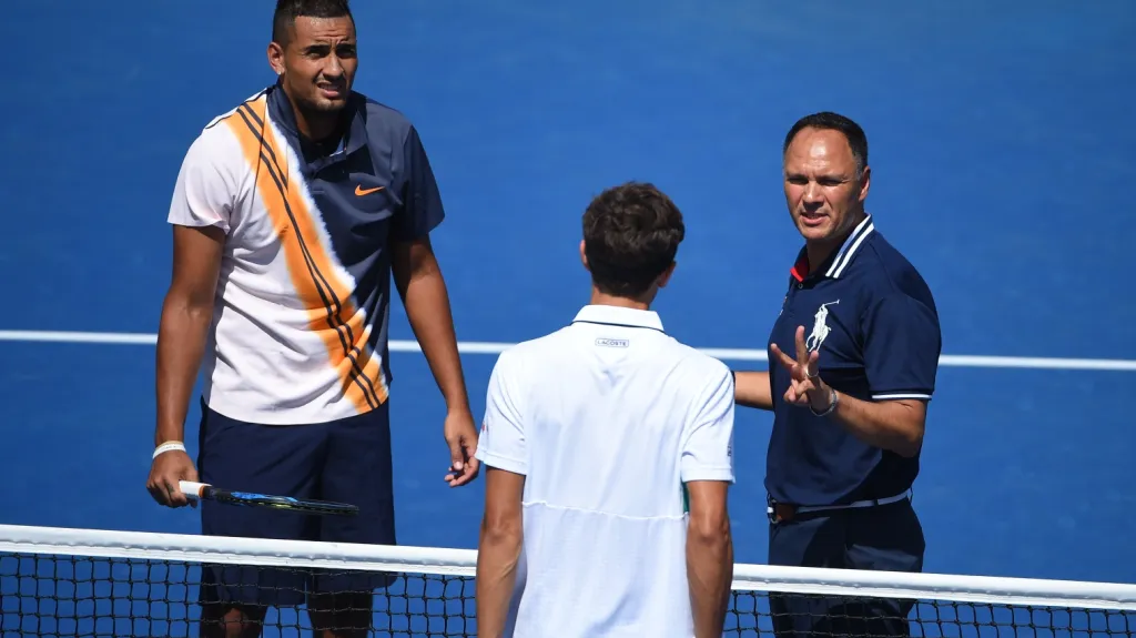 Kyrgios s Herbertem s rozhodčím Lahyanim
