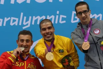 Sebastian Rodríguez (vlevo) přišel o nohu při hladovce ve vězení