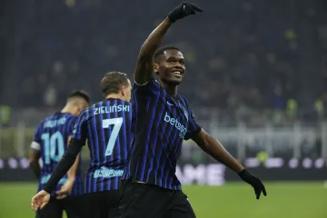 Radující se Ange-Yoan Bonny