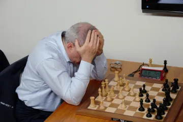 Kasparov nemůže věřit vývoji na šachovnici