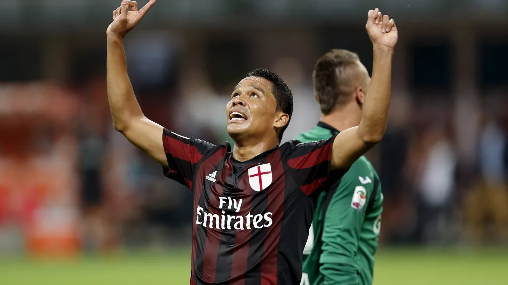 Carlos Bacca v dresu AC Milán