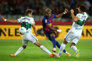 Yamal z Barcelony dává gól Elche