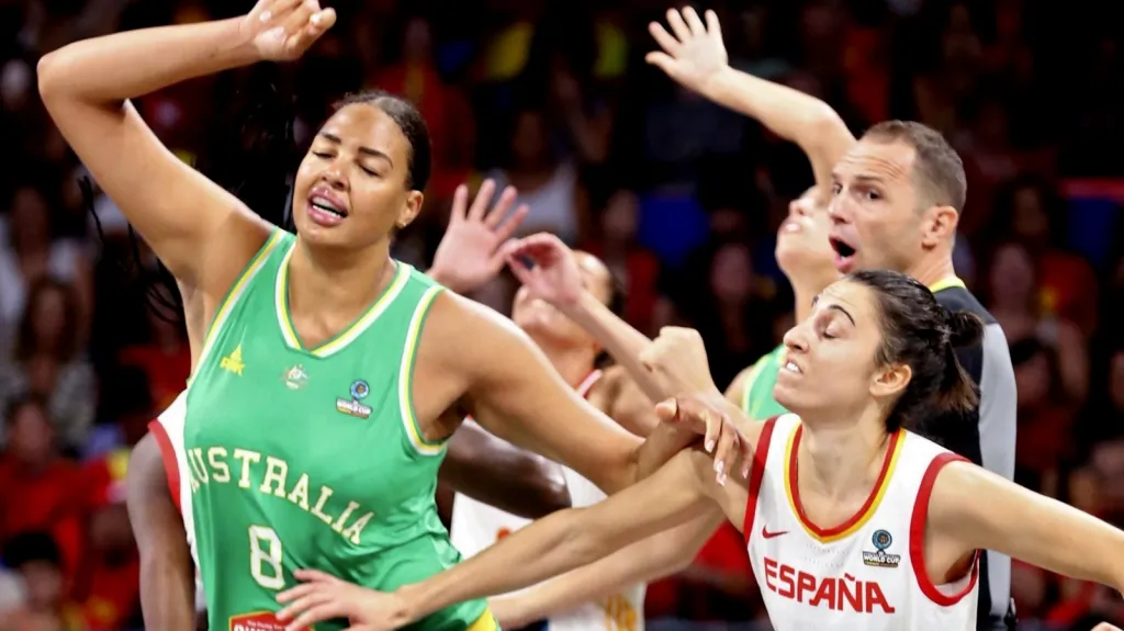 Liz Cambageová v utkání se Španělskem