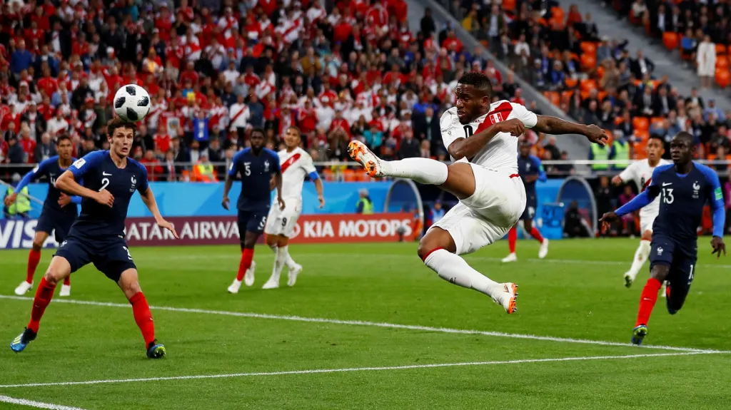 Jefferson Farfán v utkání s Francií