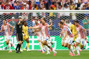 Nikola Vlašič slaví vítězný gól
