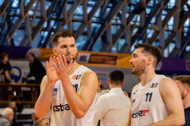 Ostravští basketbalisté pronikli do čtvrtfinále, vyzvou Nymburk