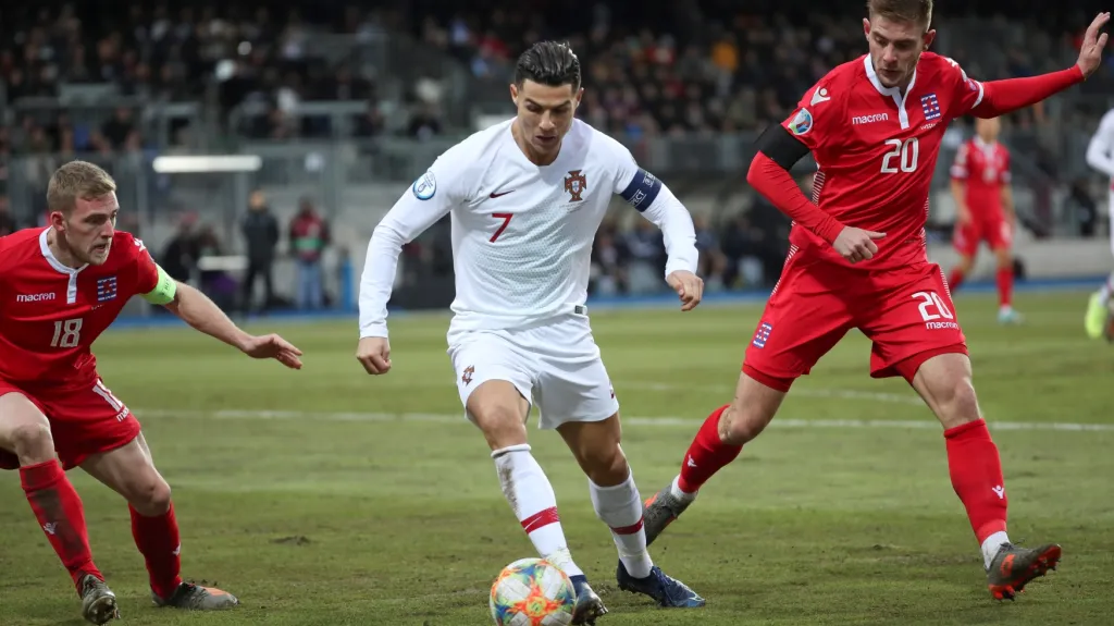 Portugalec Cristiano Ronaldo v utkání proti Lucembursku