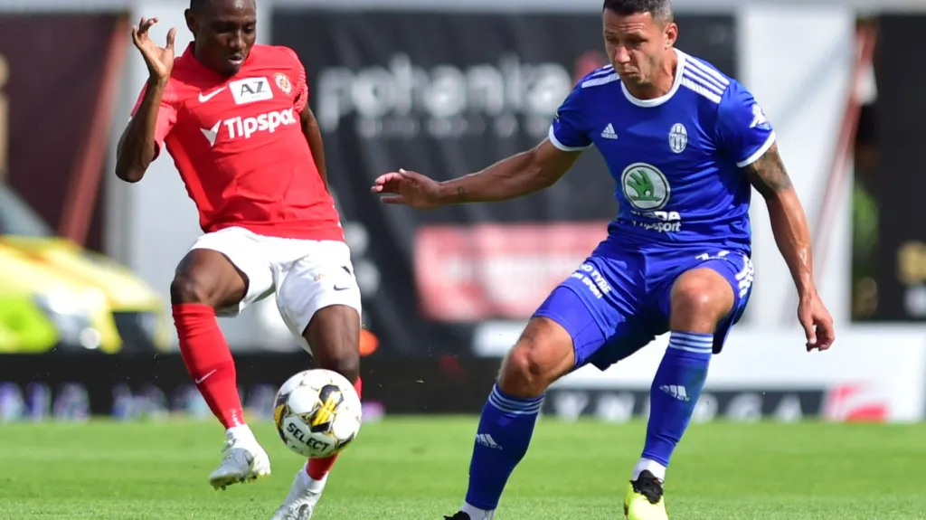 Musa Alli z Brna (vlevo) a Marek Suchý z Mladé Boleslavi.