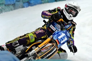 Plochodrážní jezdec Max Niedermaier