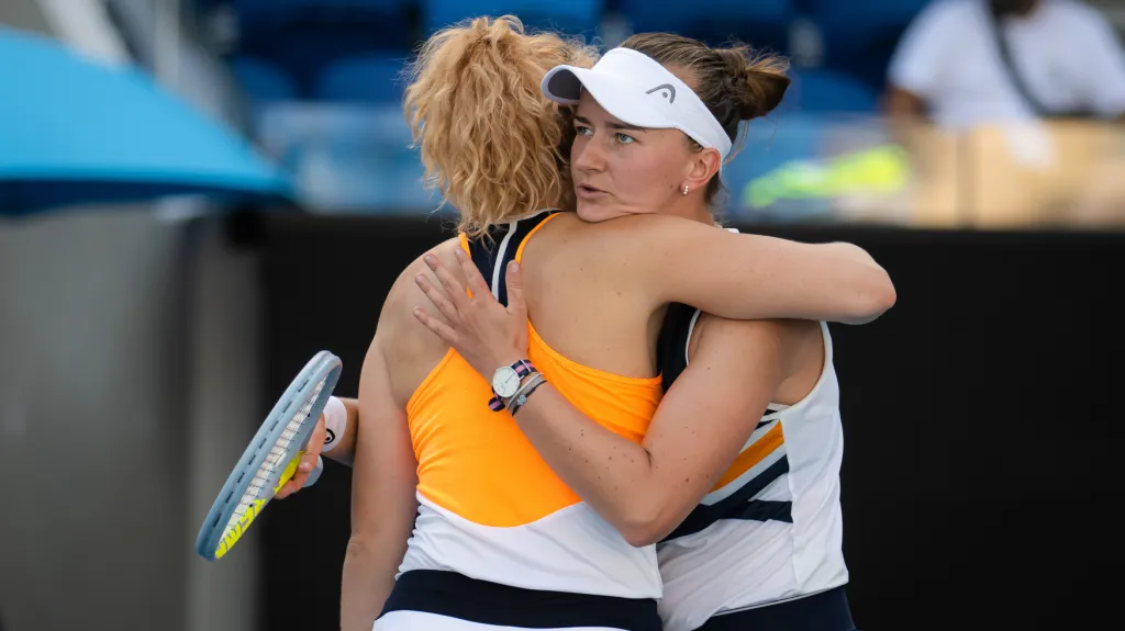 Kateřina Siniaková (vlevo) a Barbora Krejčíková 