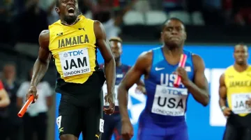 Usain Bolt se při svém posledním závodě zranil