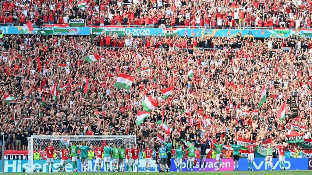 Fanoušci na stadionu v Budapešti