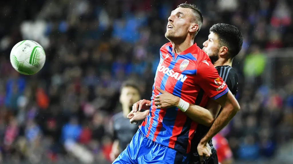 Tomáš Chorý v zápase s Dinamem Záhřeb 