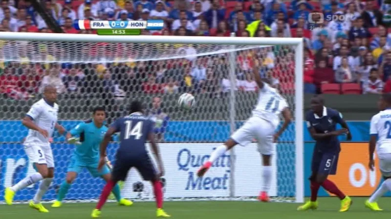 Šance v utkání Francie - Honduras: Matuidiho pokus skončil na břevně