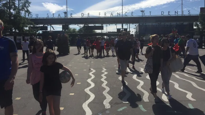 Cesta od příměstských vlaků k národnímu stadionu