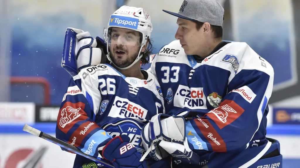 Martin Zaťovič v objetí s Lukášem Klimešem