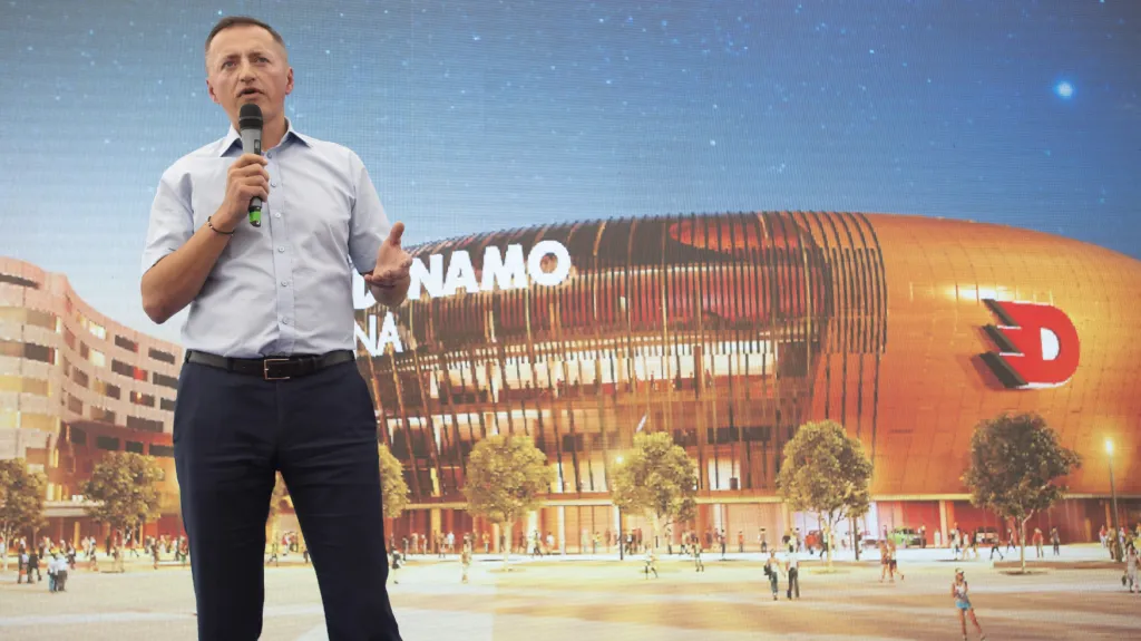 Petr Dědek před návrhem nové arény pro Pardubice