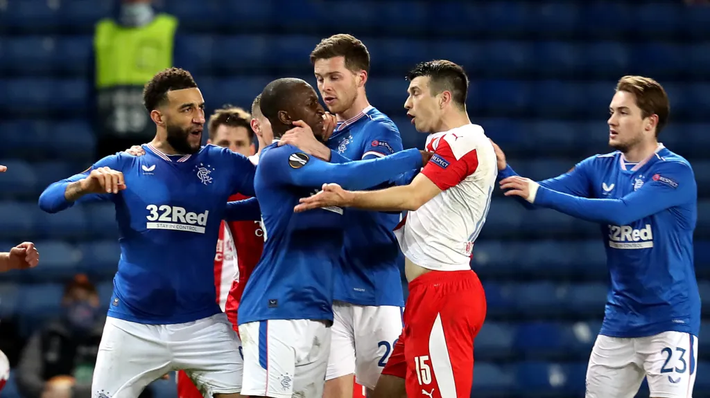 Potyčka při zápase Glasgow Rangers - Slavia