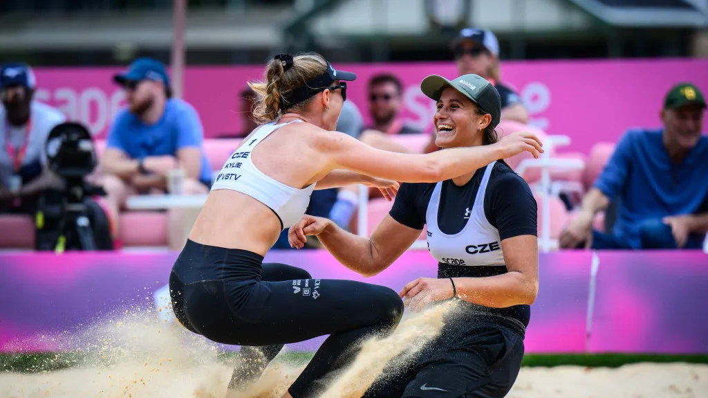 Kylie Neuschaeferová s Martinou Maixnerovou