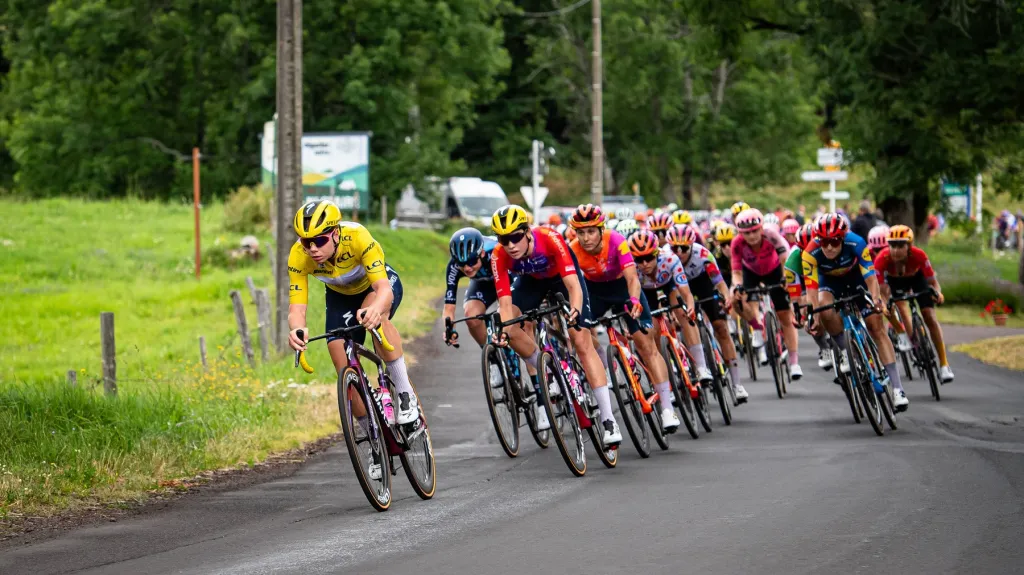 Lotte Kopecky ve žlutém