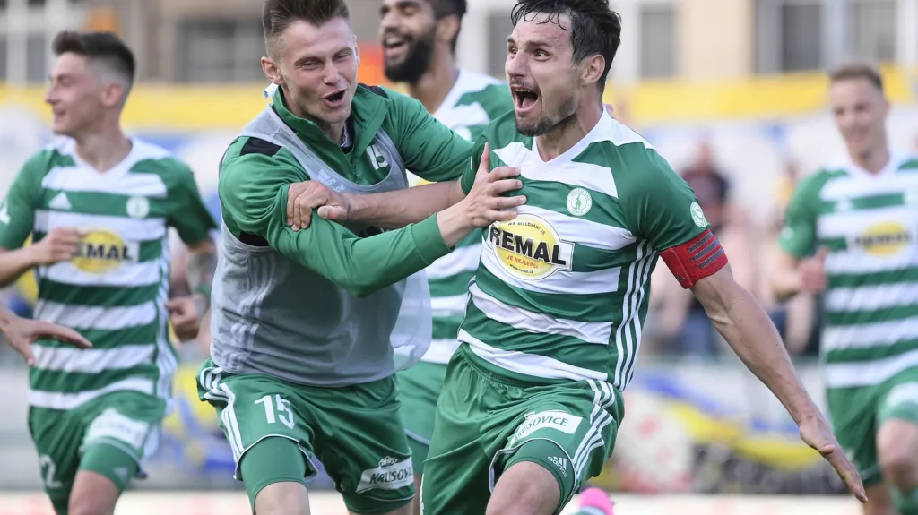 Josef Jindřišek se raduje z gólu