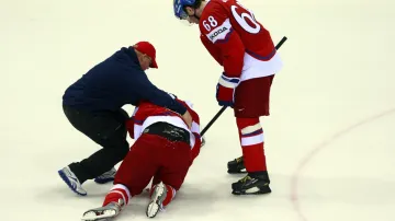 Milan Michálek po zákroku Jevgenije Arťuchina