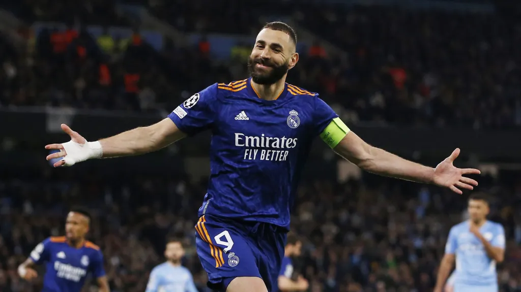 Karim Benzema z Realu Madrid slaví gól v síti Manchesteru City