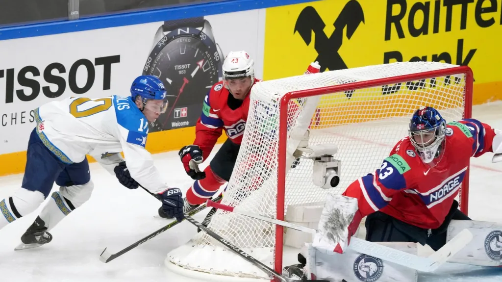 Nikita Mikhailis dobývá norskou branku