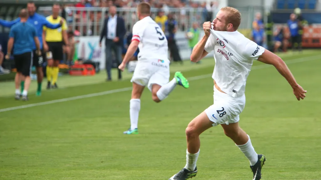 Vlastimil Daníček se raduje z gólu