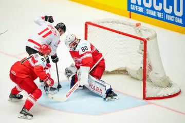 Dánský hrdina Frederik Dichow v utkání s Kanadou