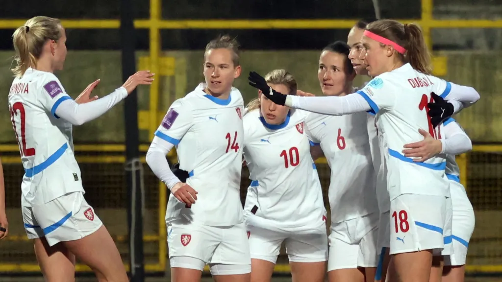 České fotbalistky slaví vítězství nad Chorvatskem