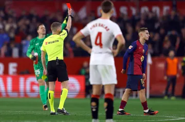 Fermín López inkasuje červenou kartu