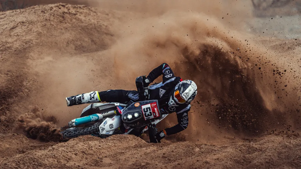 Libor Podmol při pádu na Rallye Dakar