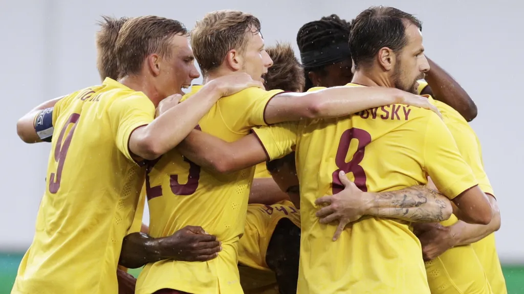 Slavící fotbalisté Sparty