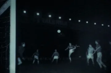 Viktor Ponědělnik střílí vítězný gól finále ME 1960