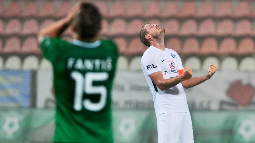Antonín Fantiš lituje gólu do sítě Příbrami