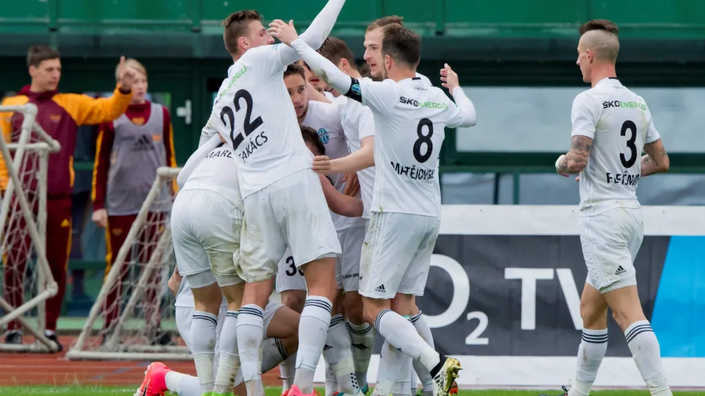 Radující se fotbalisté Mladé Boleslavi