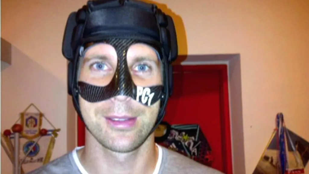 Petr Čech s obličejovou maskou