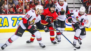 Jaromír Jágr (uprostřed) v utkání proti Ottawě