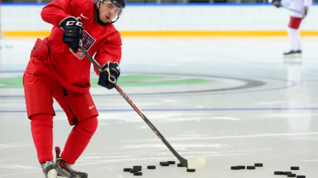 Dominik Simon na tréninku hokejové reprezentace